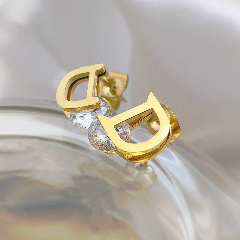 Anting Huruf D Wanita - Stainless Steel Anti Kusam, Hadiah Elegan