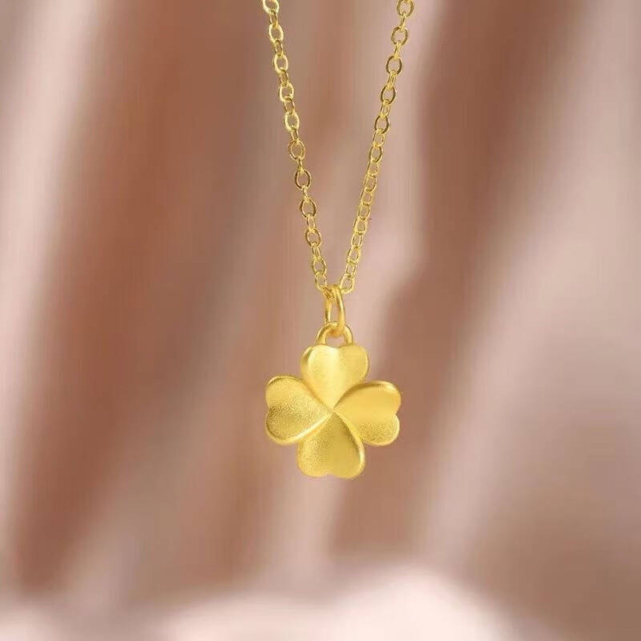 Kalung Liontin four-leaf clover Emas – Perhiasan Mewah Pembawa Keberuntungan untuk Wanita 我的商店