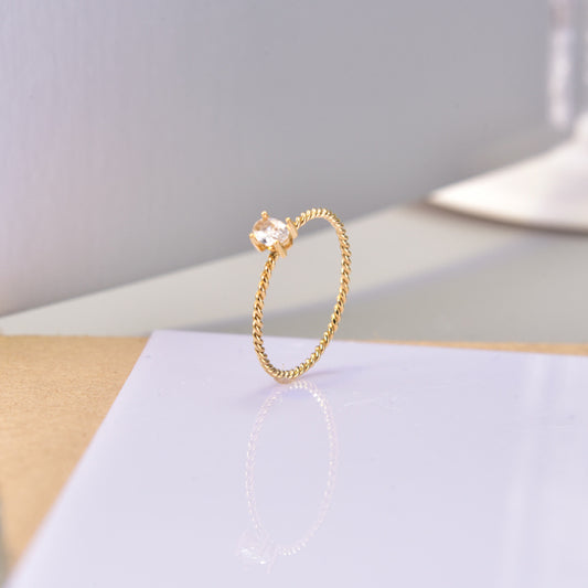 Cincin Tali Pilin Zircon Oval — Cincin Wanita Baja Titanium Elegan & Anti Karat