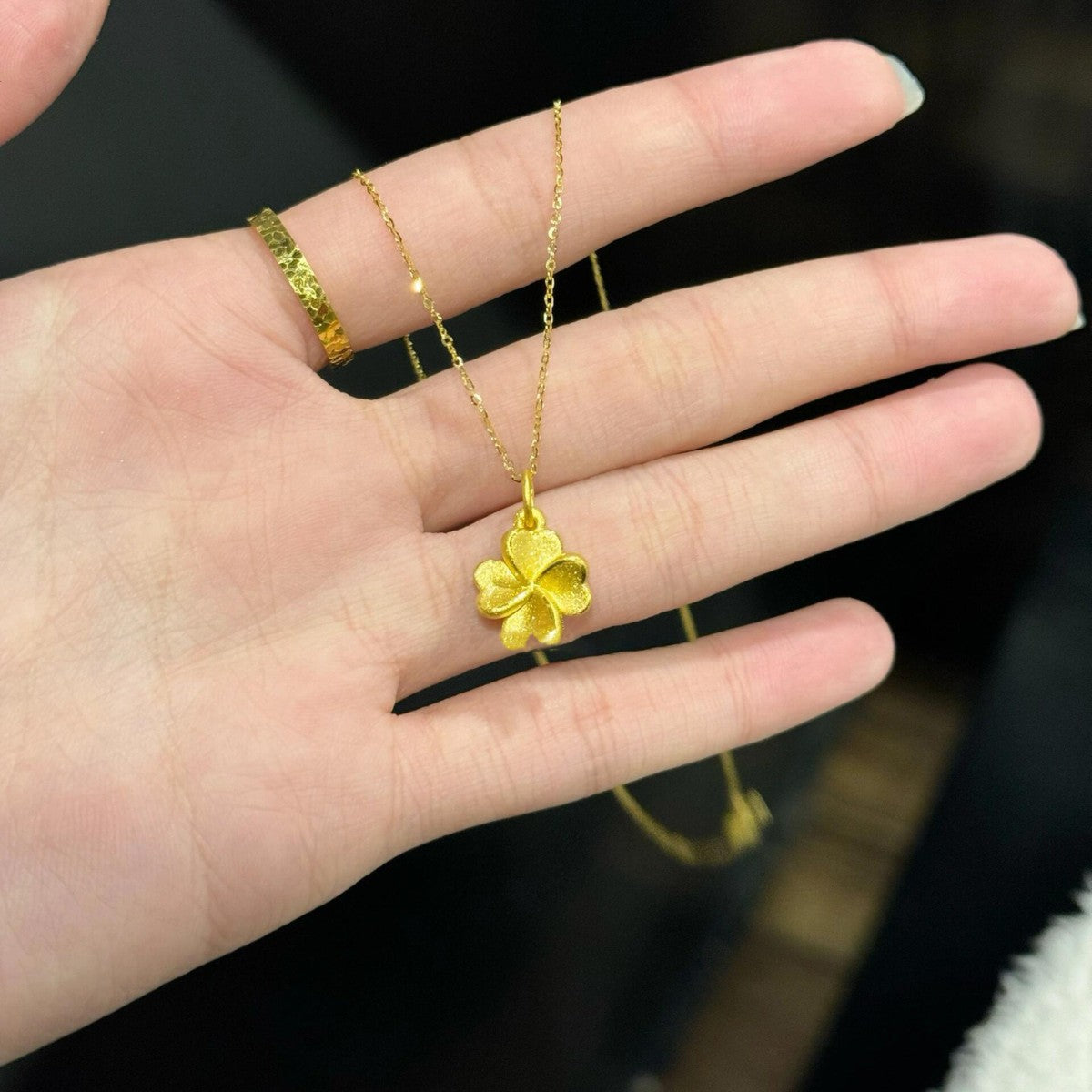 Kalung Liontin four-leaf clover Emas – Perhiasan Mewah Pembawa Keberuntungan untuk Wanita 我的商店