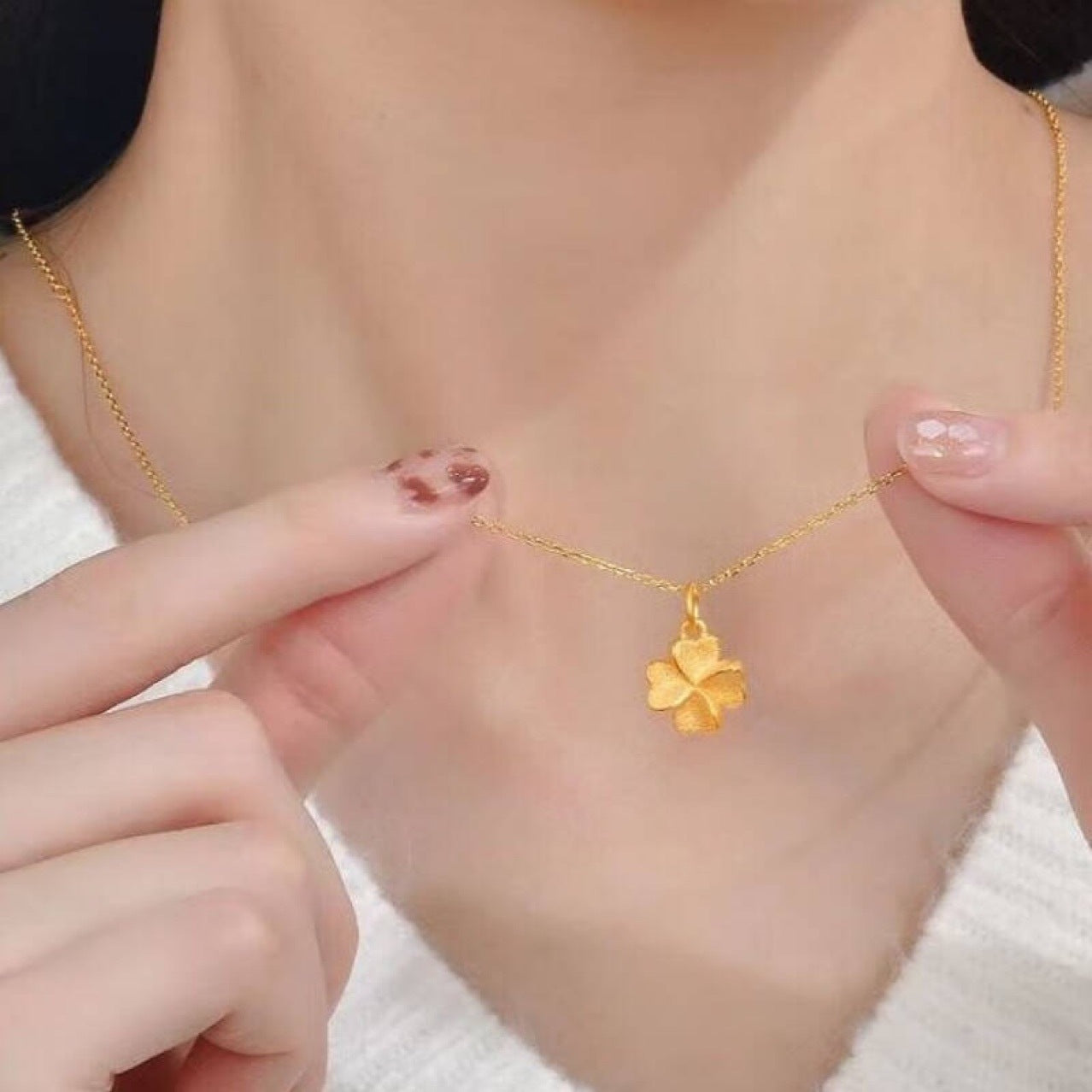 Kalung Liontin four-leaf clover Emas – Perhiasan Mewah Pembawa Keberuntungan untuk Wanita 我的商店