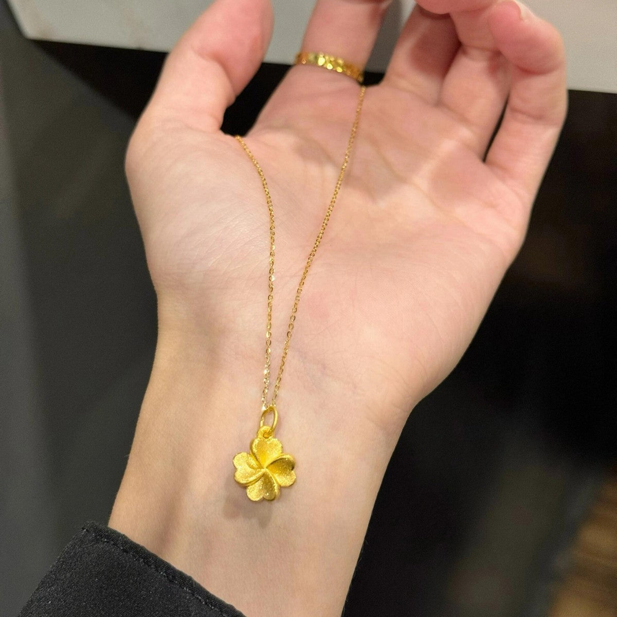 Kalung Liontin four-leaf clover Emas – Perhiasan Mewah Pembawa Keberuntungan untuk Wanita 我的商店