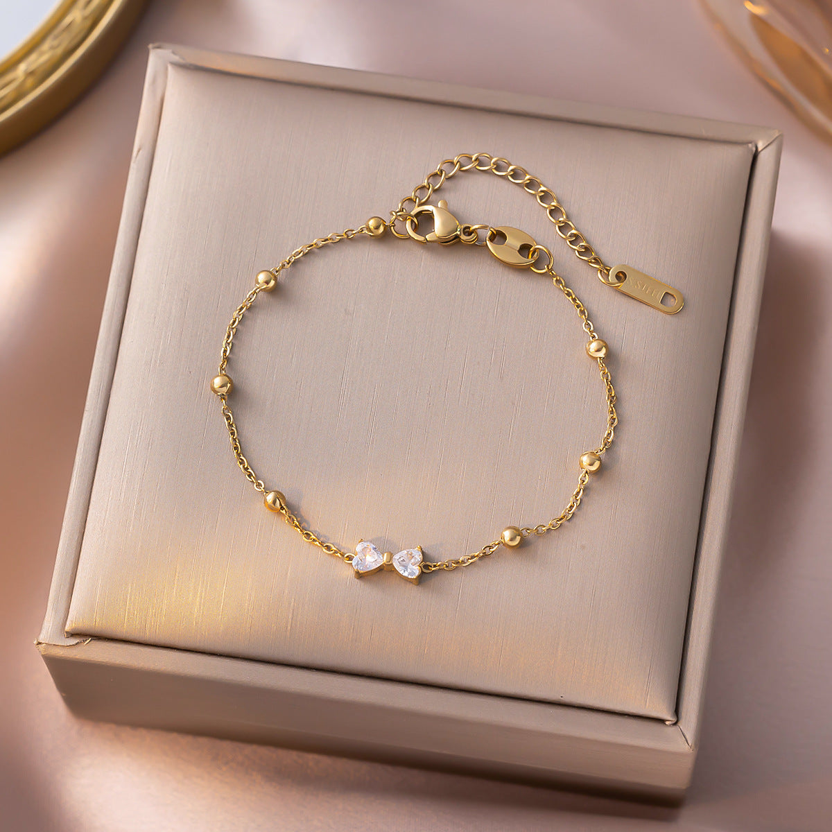 Gelang Wanita Titanium Steel Motif Pita Berlian Zircon – Desain Elegan, Tidak Luntur & Cocok untuk Semua Gaya