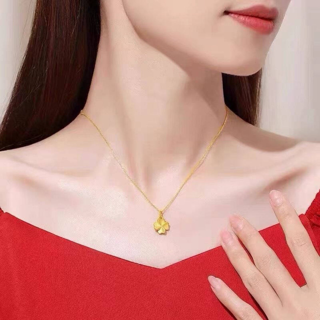 Kalung Liontin four-leaf clover Emas – Perhiasan Mewah Pembawa Keberuntungan untuk Wanita 我的商店