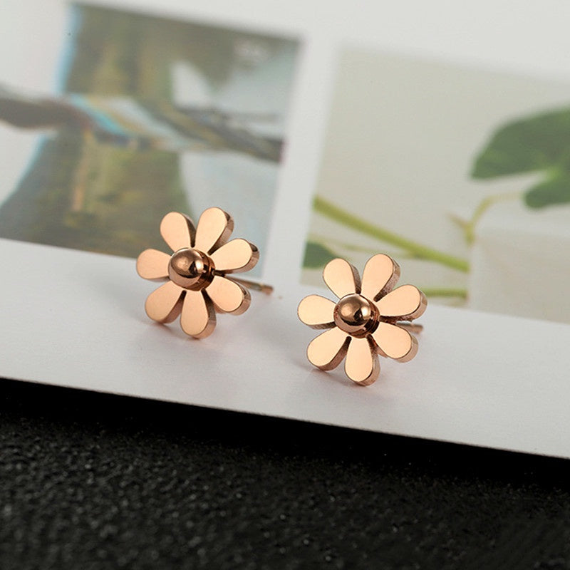 Anting Stud Daisy untuk Wanita - Emas Stainless Steel Hypoallergenic | Aksesoris Perhiasan Elegan - 我的商店