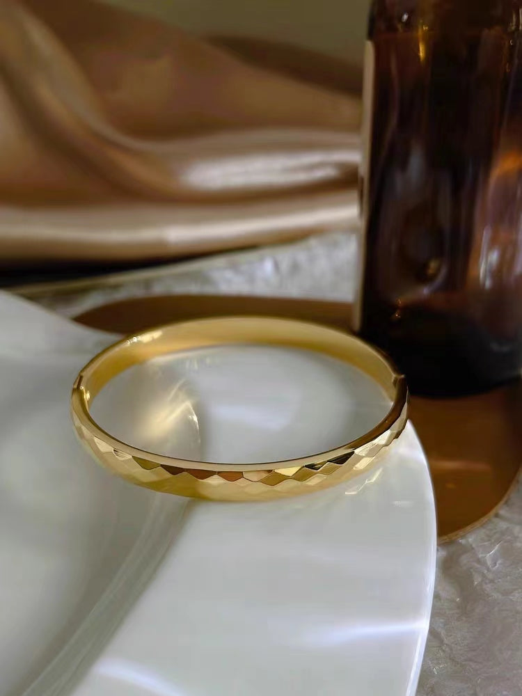 Gelang Bangle Emas untuk Wanita - Stainless Steel Anti Pudar | Aksesoris Perhiasan Elegan