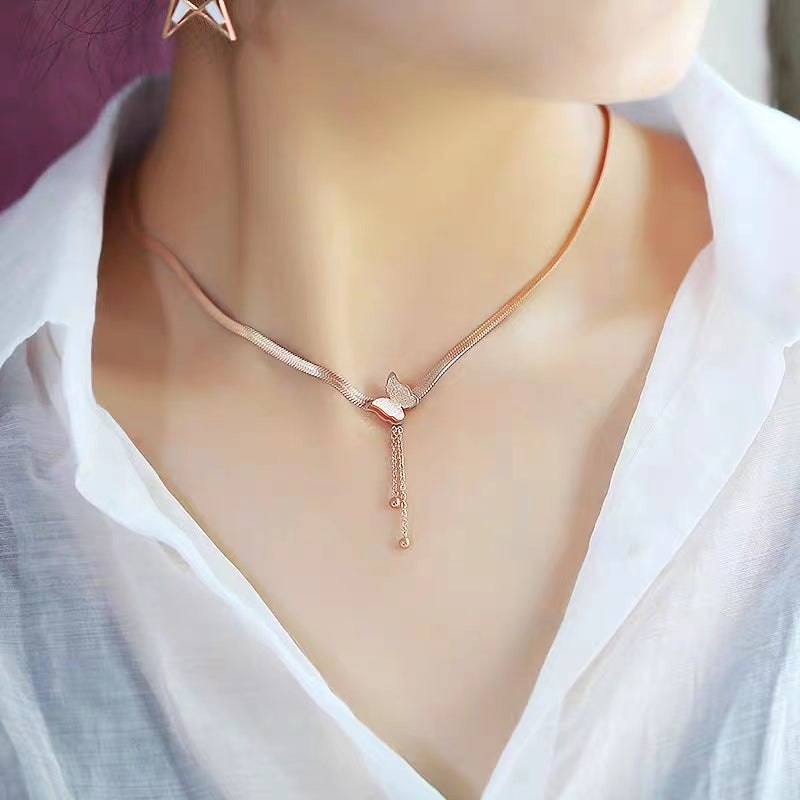 Kalung Kupu-Kupu Emas 18K - Stainless Steel Anti Pudar & Hypoallergenic | Perhiasan Wanita Elegant - 我的商店