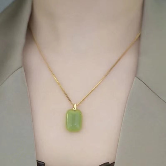 Kalung Giok Hetian Persegi Keberuntungan – Baja Tahan Karat Berlapis Emas 18K, Perhiasan Fashion Wanita - 我的商店
