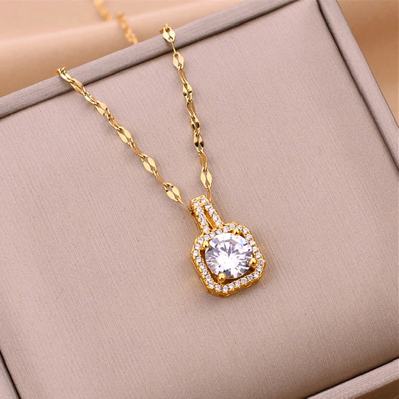 Kalung Wanita Liontin Berlian Kotak - Stainless Steel Lapis Emas, Tidak Kusam, Elegan & Mewah!