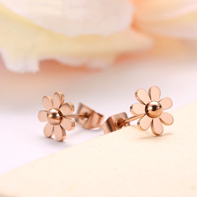Anting Stud Daisy untuk Wanita - Emas Stainless Steel Hypoallergenic | Aksesoris Perhiasan Elegan - 我的商店