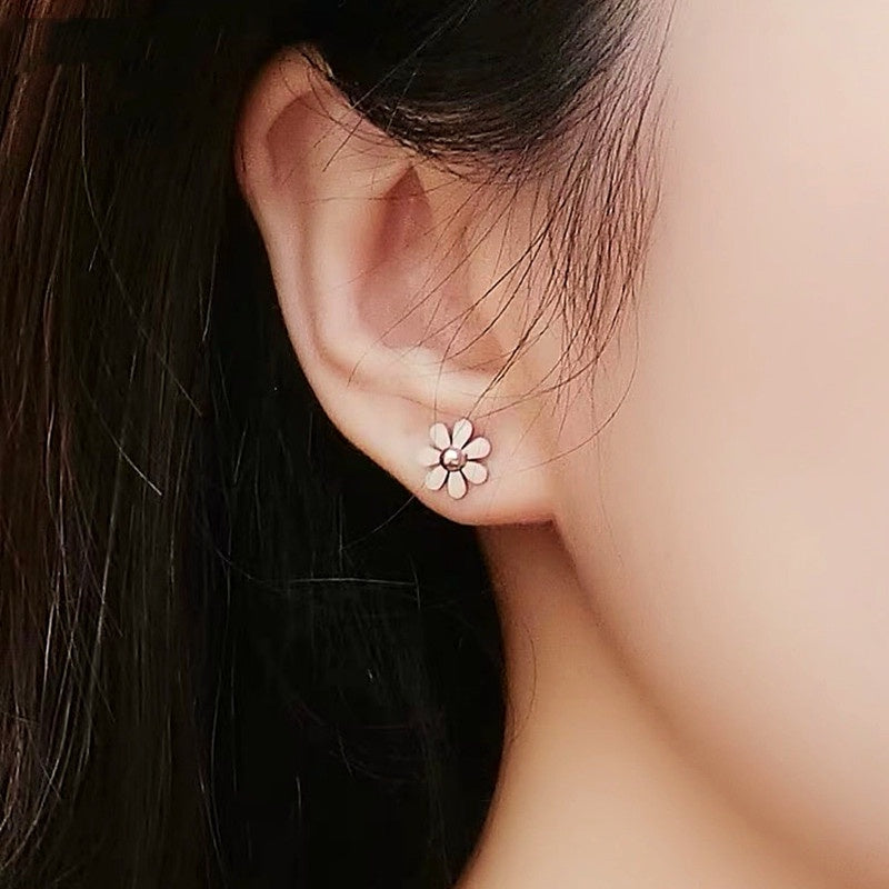 Anting Stud Daisy untuk Wanita - Emas Stainless Steel Hypoallergenic | Aksesoris Perhiasan Elegan - 我的商店
