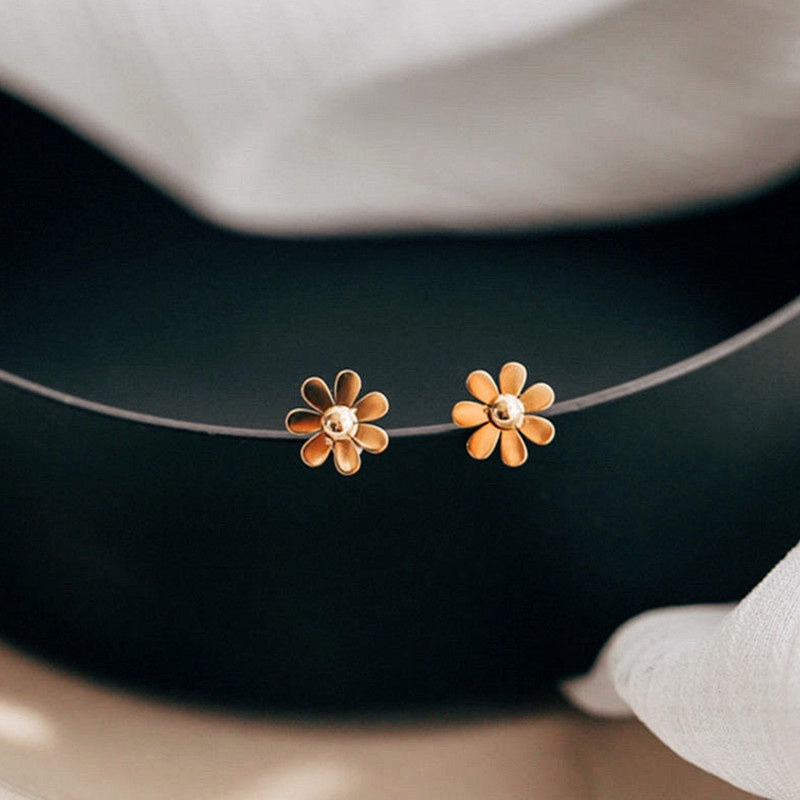 Anting Stud Daisy untuk Wanita - Emas Stainless Steel Hypoallergenic | Aksesoris Perhiasan Elegan - 我的商店