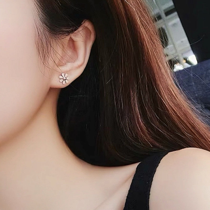 Anting Stud Daisy untuk Wanita - Emas Stainless Steel Hypoallergenic | Aksesoris Perhiasan Elegan - 我的商店