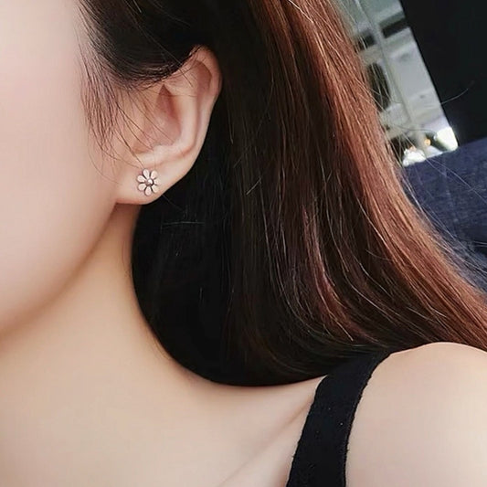 Anting Stud Daisy untuk Wanita - Emas Stainless Steel Hypoallergenic | Aksesoris Perhiasan Elegan - 我的商店