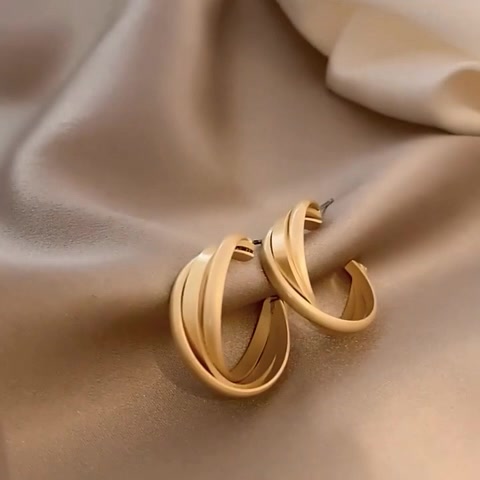 Anting Hoop Bulat Warna Emas / Silver Gaya Punk Hip Hop Untuk Wanita anting Kepribadian Niche Temperamen Anting Putar Geometris3