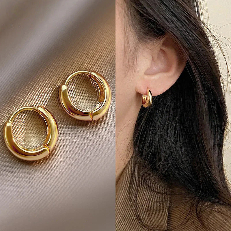 Anting Jepit Wanita Titanium – Desain Tetes Air Mengkilap, Elegan & Anti Karat