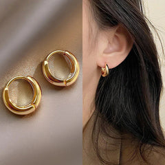 Anting Jepit Wanita Titanium – Desain Tetes Air Mengkilap, Elegan & Anti Karat