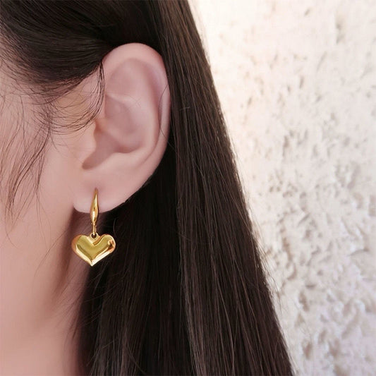 Anting berbentuk hati dari baja tahan karat dengan kaitan tebal berbentuk hati persik mengilap1