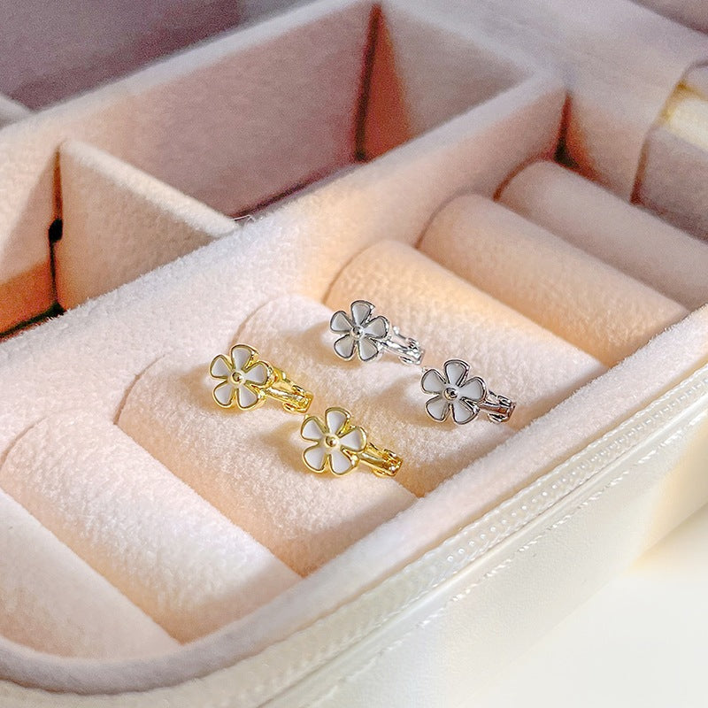 Anting titanium motif bunga aster kecil retro Korea untuk wanita anting sederhana4