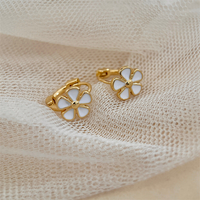 Anting titanium motif bunga aster kecil retro Korea untuk wanita anting sederhana6