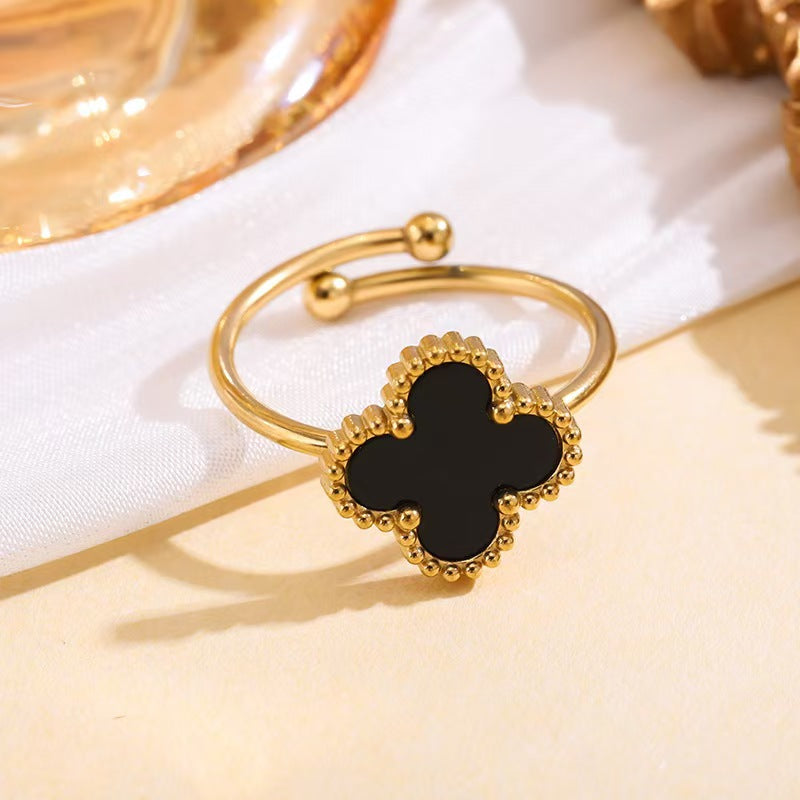 Cincin Titanium  Four-leaf clover Hitam  – Anti Karat, Anti Luntur & Bisa Disesuaikan perhiasandirect