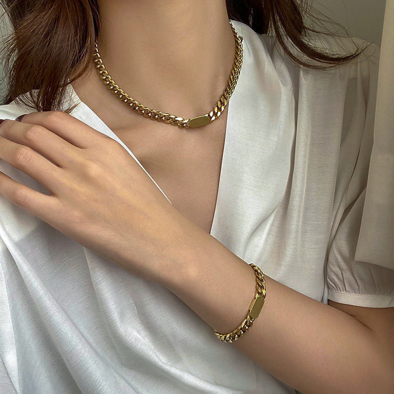 Gelang Tebal Lapis Emas 18k Wanita - Perhiasan Stainless Steel Elegan Anti Kusam, Aksesoris Harian Trendy, Hadiah Ulang Tahun untuk Pacar, Grosir Harga Terbaik