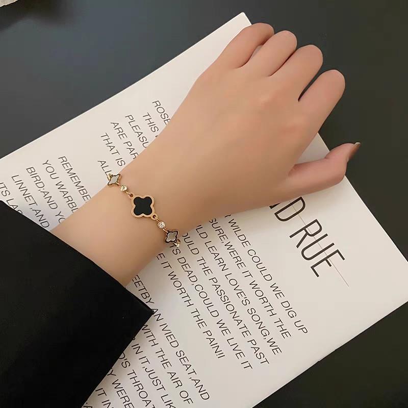 Gelang Titanium Four-leaf Clover Wanita Kekinian Anti Karat Tidak Luntur Fashion Wanita perhiasandirect