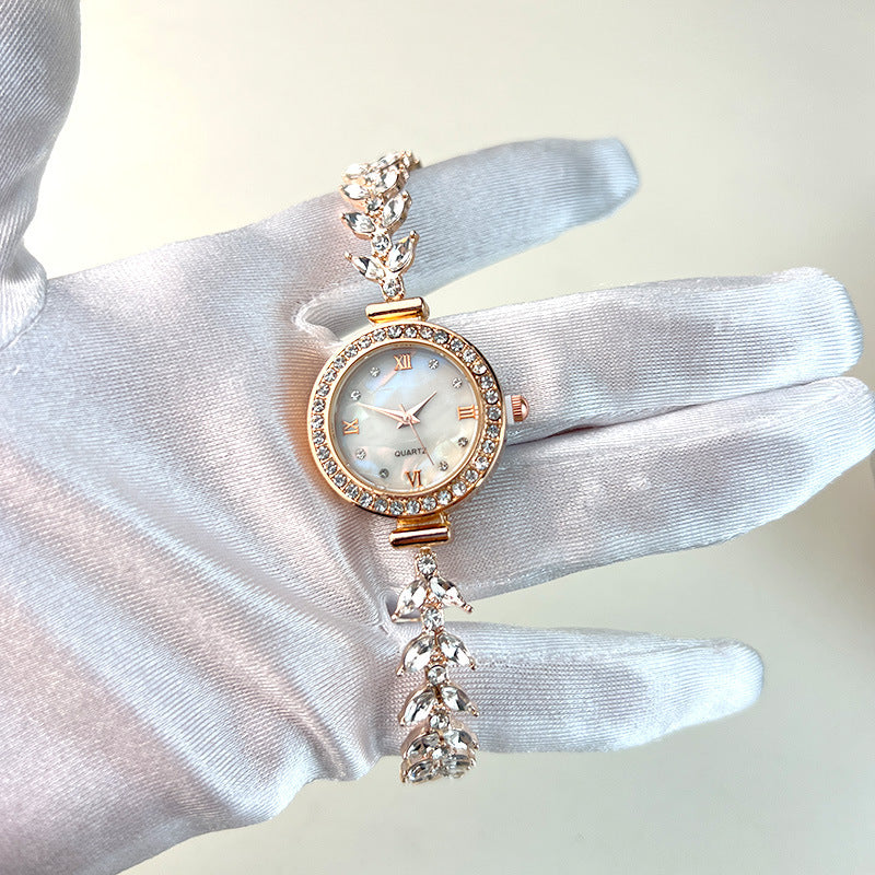 Jam Tangan Wanita Dewasa – Gaya Putri Duyung, Kuarsa Ringan, Dial Berlian Imitasi & Gelang Emas Kecil Gratis7