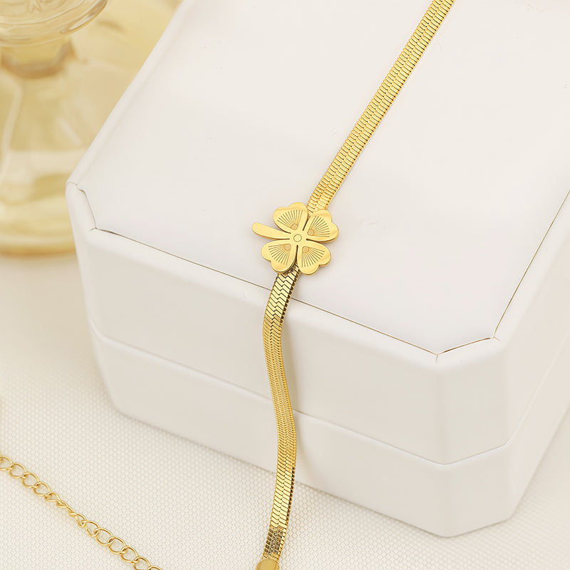 Jam Tangan titanium four leaf clover Jam tangannya - Gelang Wanita Elegan Bermotif four-leaf clover7