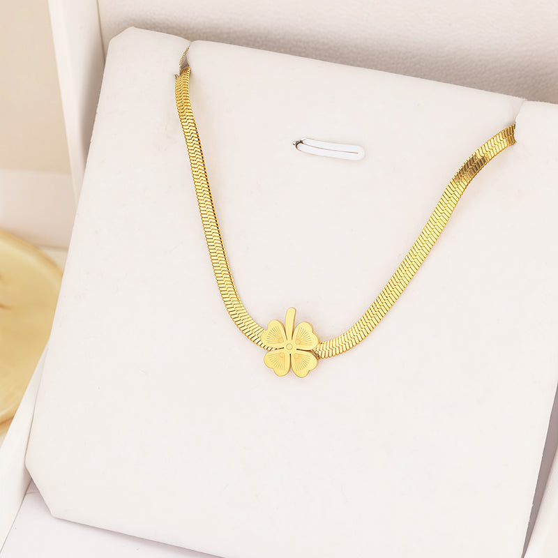 Jam Tangan titanium four leaf clover Jam tangannya - Gelang Wanita Elegan Bermotif four-leaf clover8