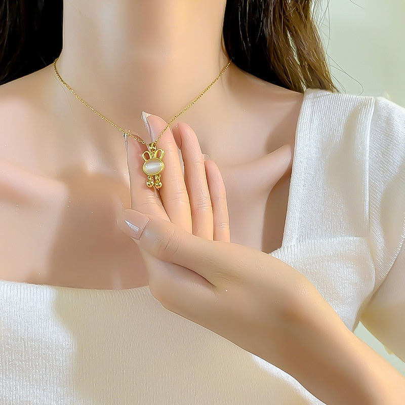 Kalung Kelinci Berlian Putih Wanita - Perhiasan Stainless Steel Elegan, Pendant Klasik dengan Rantai Emas, Grosir Harga Terbaik 4