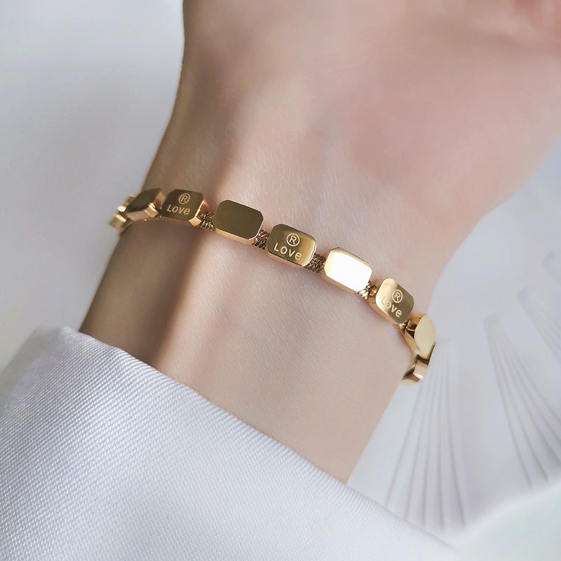 Kalung Titanium Emas Kotak Huruf Wanita - Perhiasan Anti Kusam Elegan, Hadiah Unik, Grosir Harga Terbaik - 我的商店