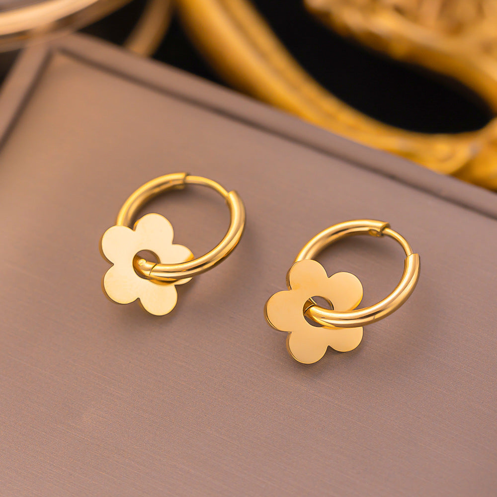Anting Bunga Titanium Steel Emas 14K dengan Cubic Zirconia - Cartilage & Huggie Piercing | Perhiasan Elegan - 我的商店