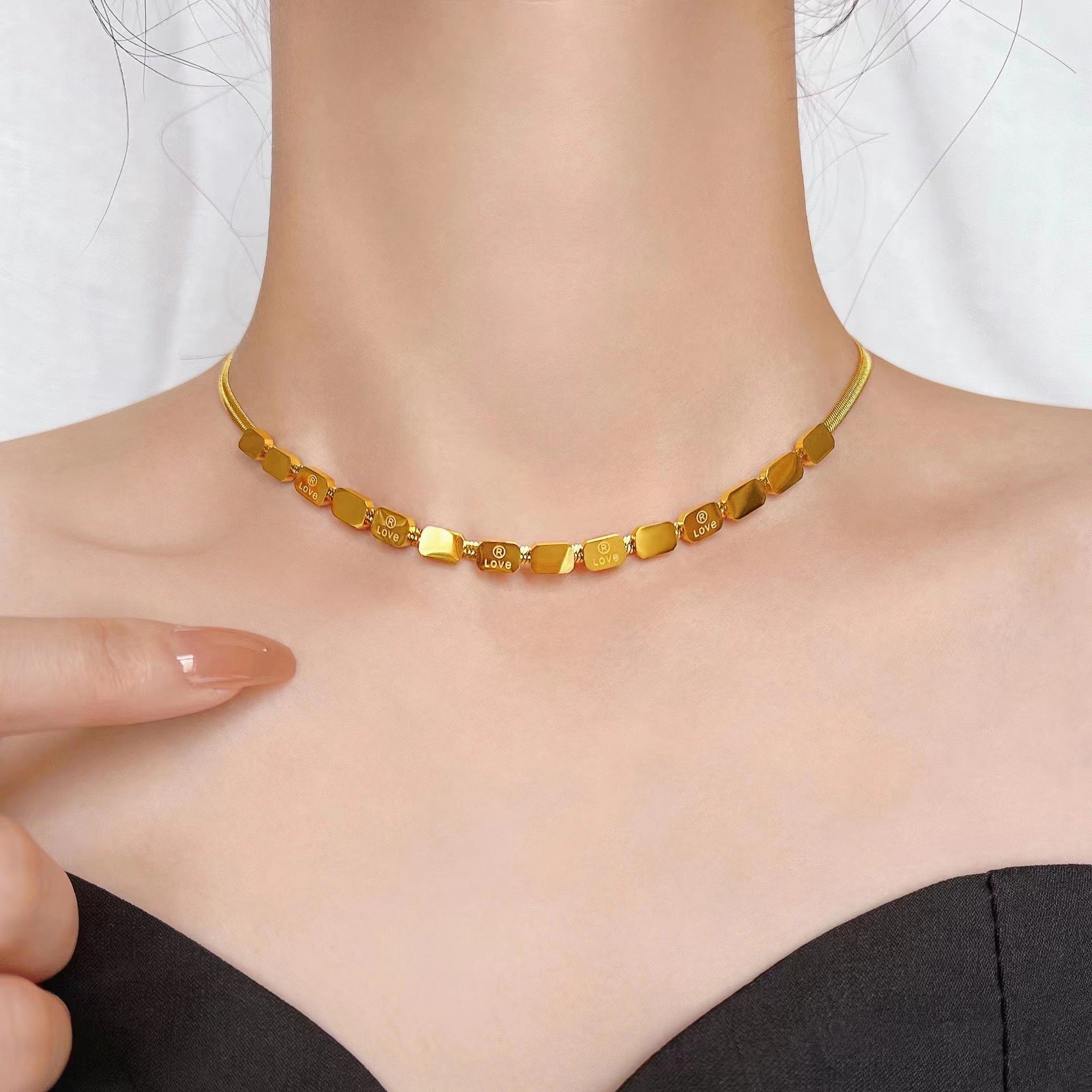 Kalung Titanium Emas Kotak Huruf Wanita - Perhiasan Anti Kusam Elegan, Hadiah Unik, Grosir Harga Terbaik - 我的商店