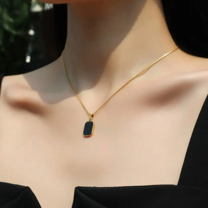 Kalung Huruf Kotak Hitam Pembawa Keberuntungan - Emas 18K Stainless Steel Anti Kusam - 我的商店