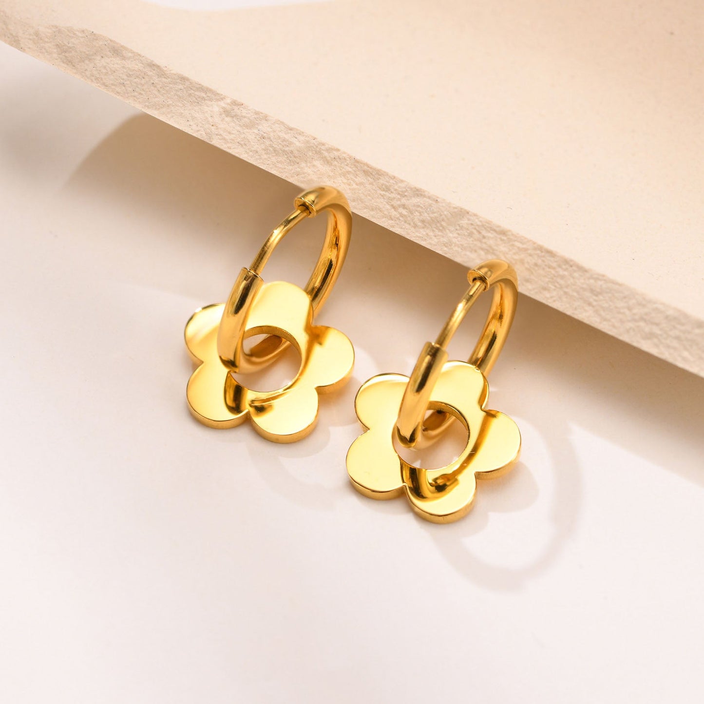 Anting Huggie Bunga Emas – Stainless Steel Zirconia Kubik, Anting Stud Piercing Tulang Rawan 我的商店