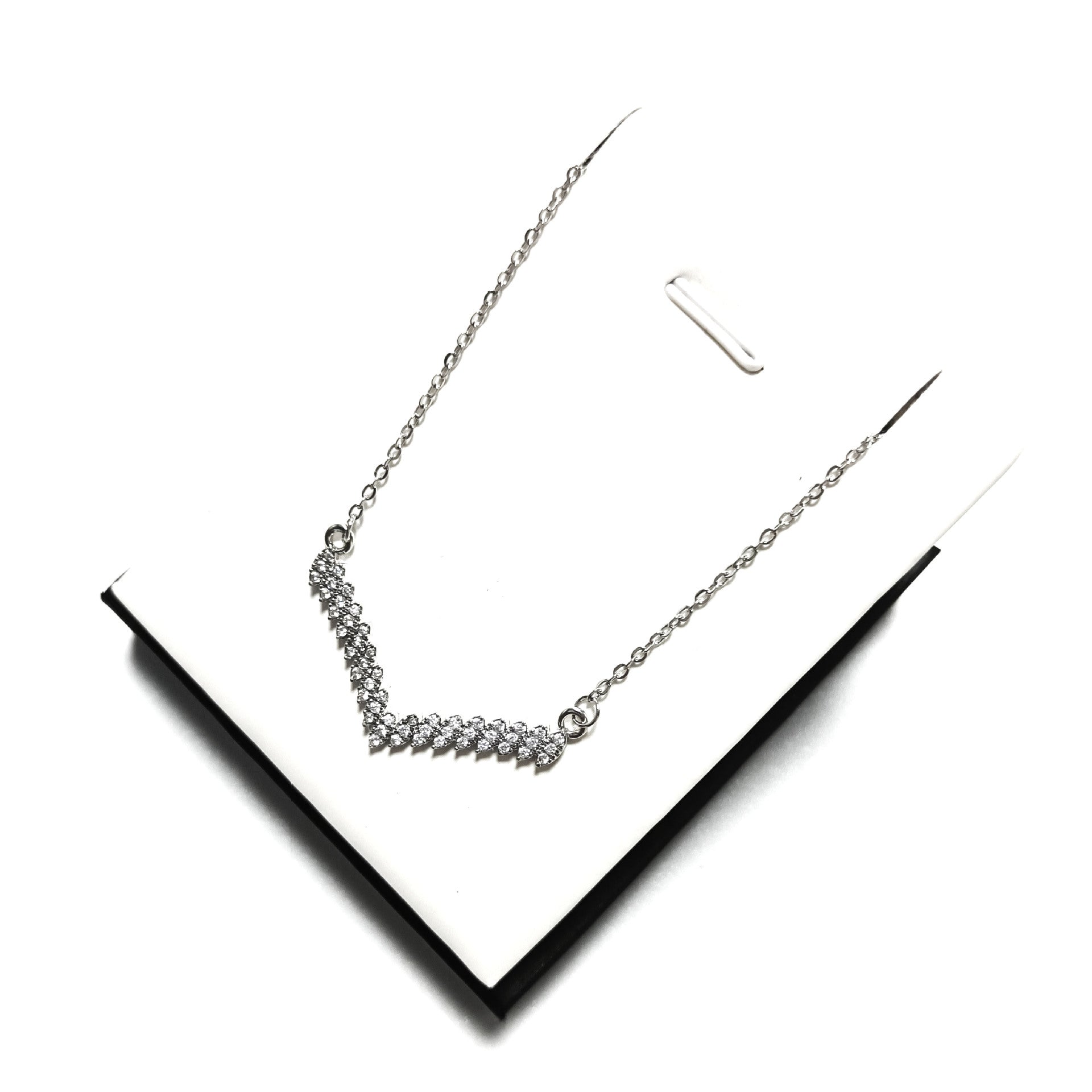 Kalung Wanita V Berlian - Stainless Steel Lapis Emas, Tidak Kusam, Elegan & Cocok untuk Hadiah! - 我的商店