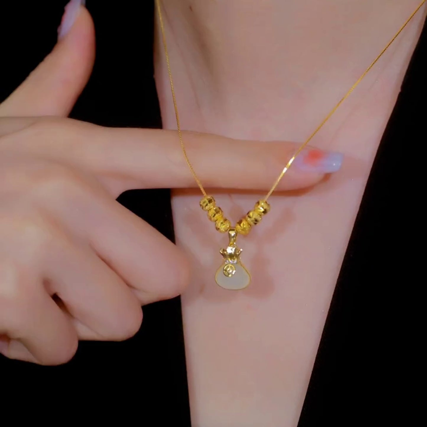 Kalung Lucky White Pocket Fashion Titanium Steel untuk Wanita - Anti Pudar & Hypoallergenic | Perhiasan Hadiah Elegan