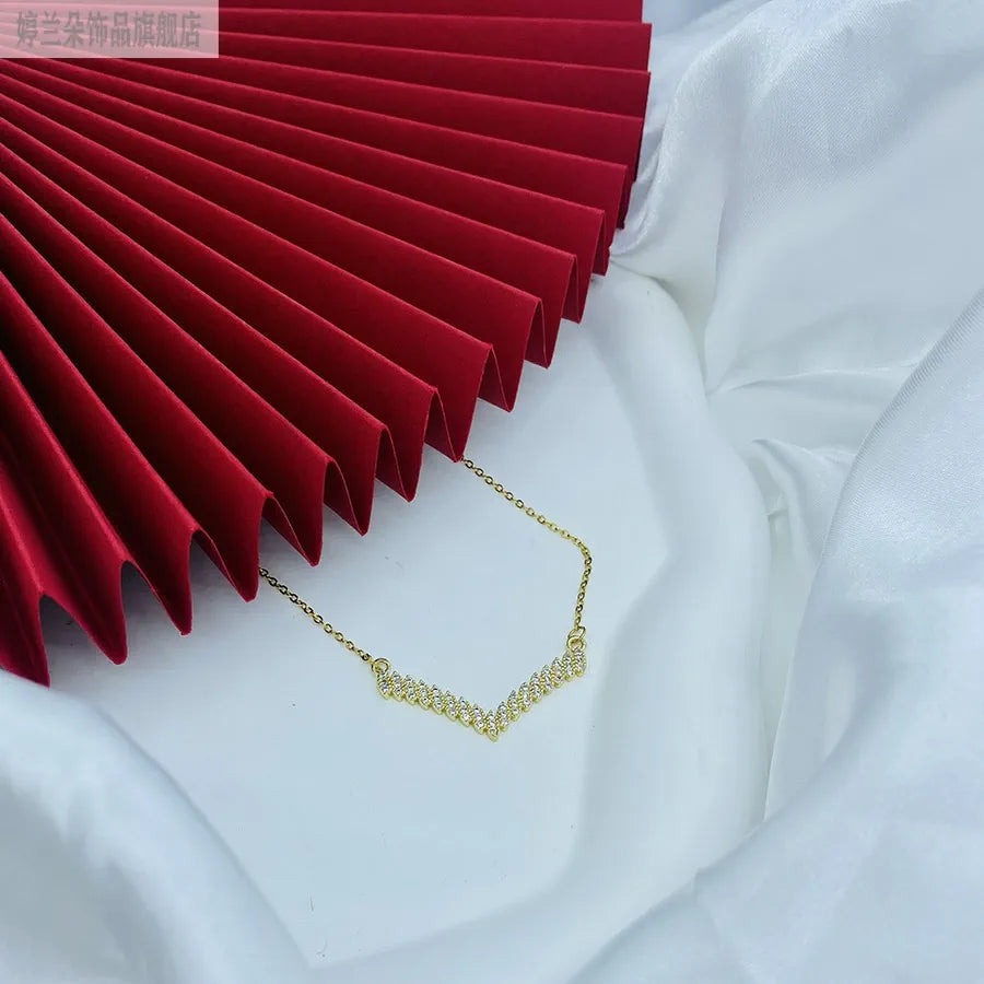 Kalung Wanita V Berlian - Stainless Steel Lapis Emas, Tidak Kusam, Elegan & Cocok untuk Hadiah! - 我的商店