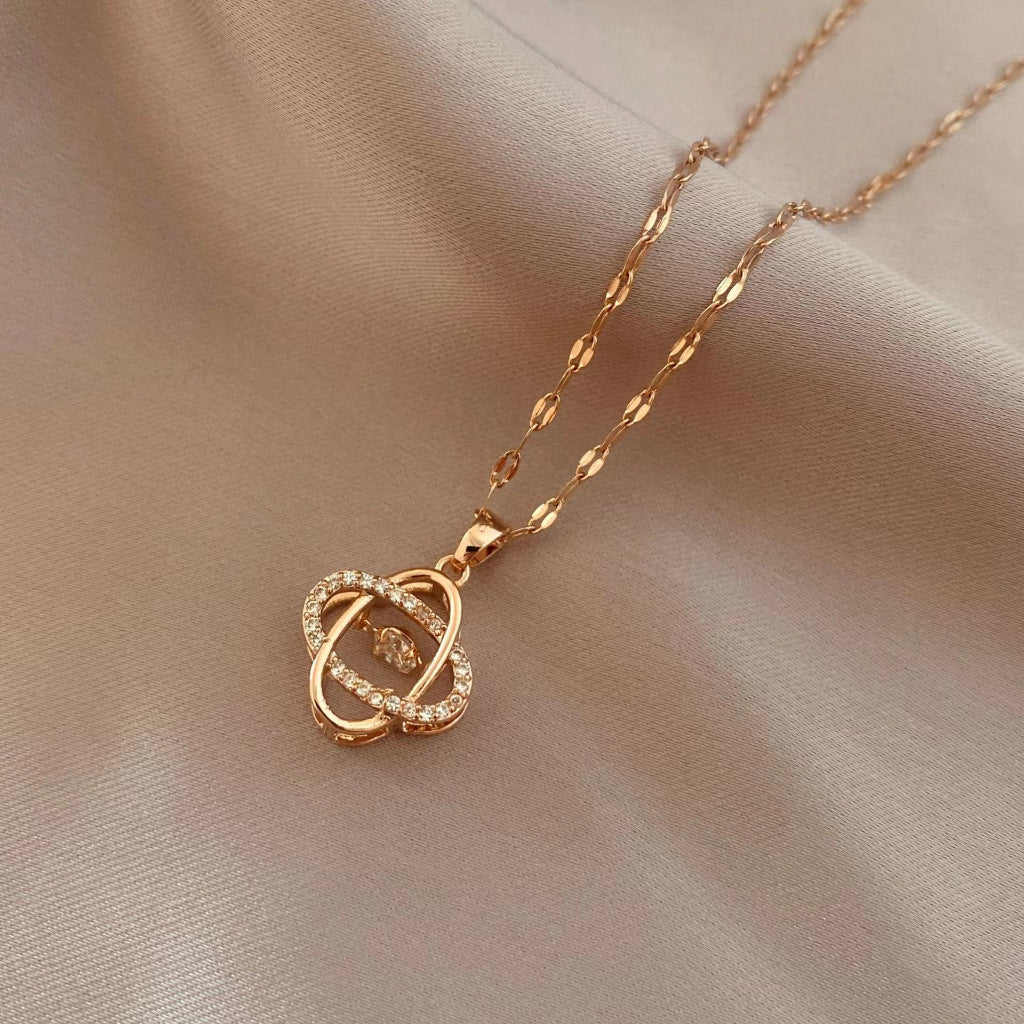 Kalung Berlian Clover Emas untuk Wanita - Pendant Stainless Steel Vintage Anti Pudar | Kwintas Perhiasan Elegan - 我的商店