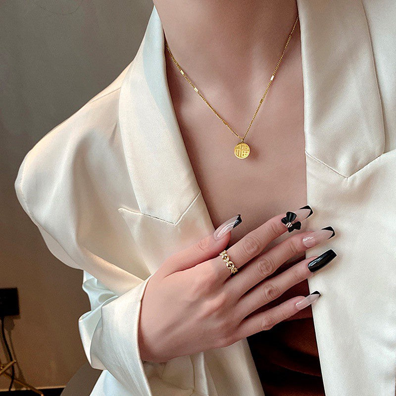 Kalung Lucky 'Fu' Stainless Steel untuk Wanita - Pendant Mewah Dua Sisi dengan Rantai Emas | Aksesoris Perhiasan Elegan - 我的商店