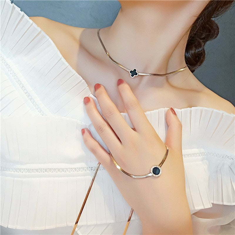 Kalung Liontin Angka Romawi Bulat 18K Emas Rose untuk Wanita – Perhiasan Baja Titanium Anti Karat - 我的商店