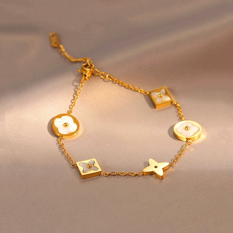 Gelang Clover Stainless Steel untuk Wanita – Anti Pudar, Warna Emas, Desain Elegan - 我的商店