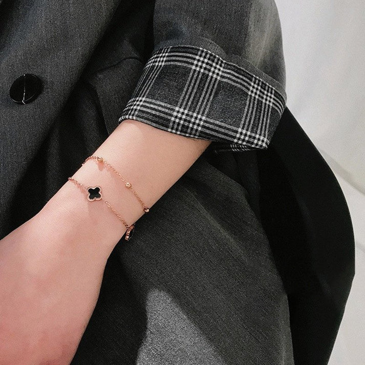 Gelang Keberuntungan Daun Semanggi untuk Wanita – Bangle Stainless Steel Vintage, Anti Karat & Fashionable - 我的商店