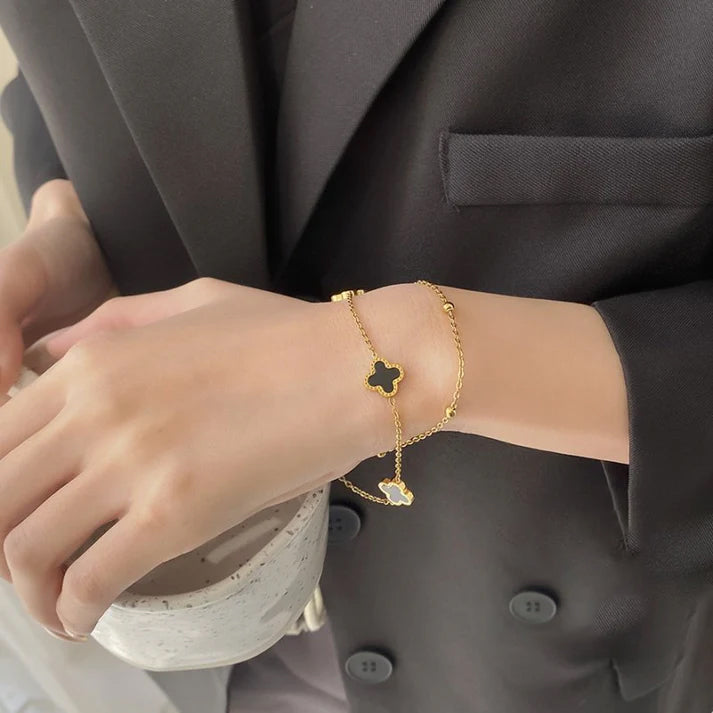 Gelang Keberuntungan Daun Semanggi untuk Wanita – Bangle Stainless Steel Vintage, Anti Karat & Fashionable - 我的商店