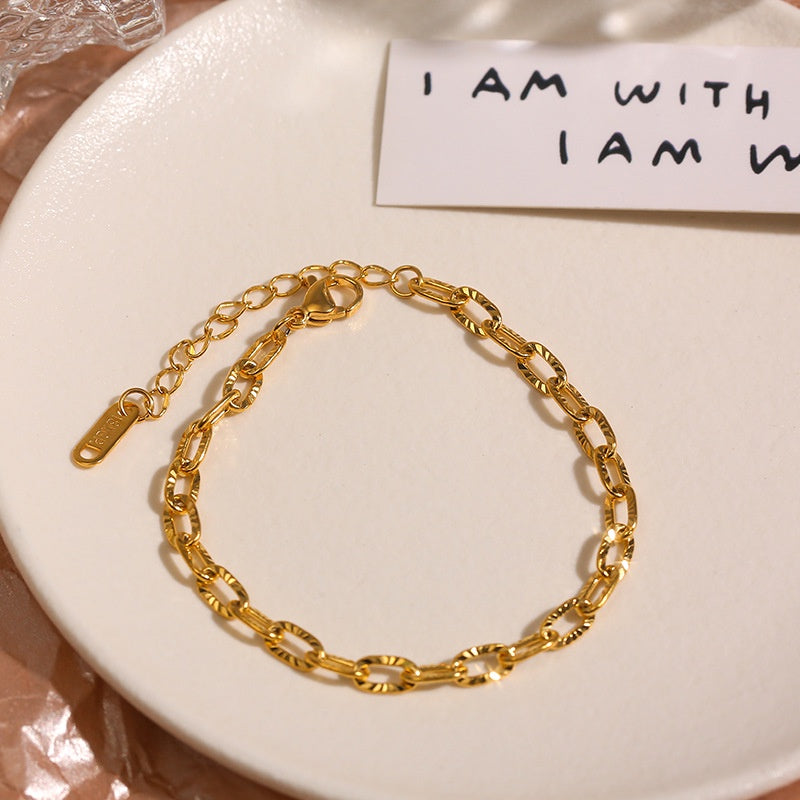 Gelang untuk Wanita dengan Pendant Embossed Buckle Lucky Charm 2025 - Anti Pudar | Aksesoris Perhiasan Hadiah Ulang Tahun - 我的商店