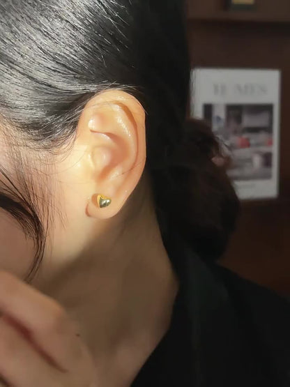 【STOK TERSEDIA】Anting Titanium Cinta Kecil untuk Wanita / Anting Cinta Korea Terbaru untuk Wanita - 我的商店