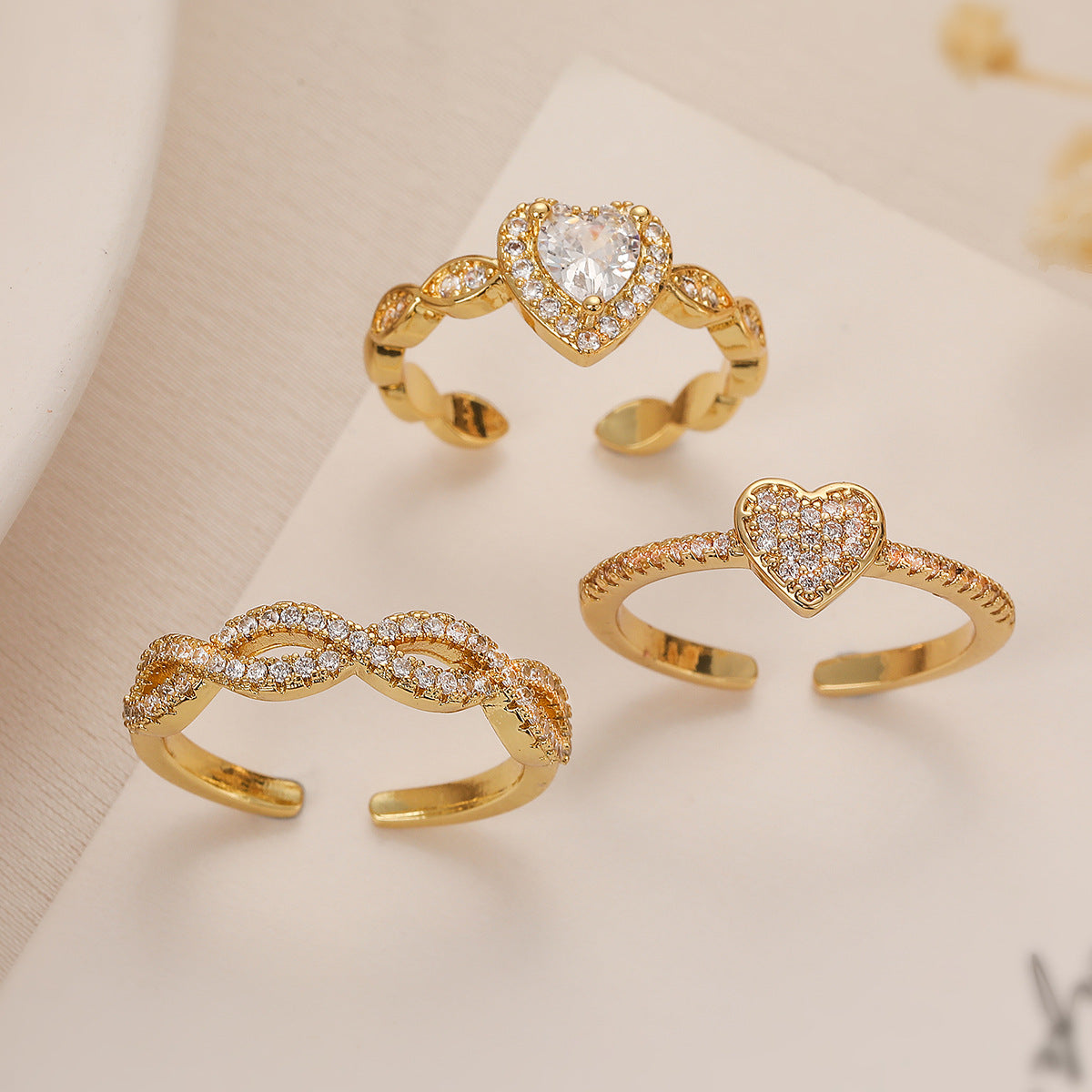 Cincin Terbuka Geometris Hati Berlapis Emas Asli – Perhiasan Tembaga Zirkon Gaya Minimalis & Elegan perhiasandirect