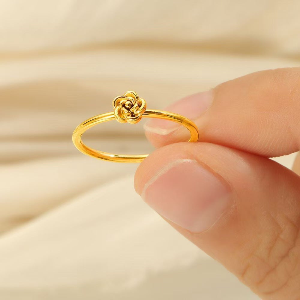 Cincin Wanita Motif Bunga Mawar Minimalis – Elegan, Mewah, Desain Kekinian & Berkelas