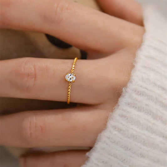 Cincin Wanita Zircon Oval Baja Titanium 18K Emas perhiasandirect